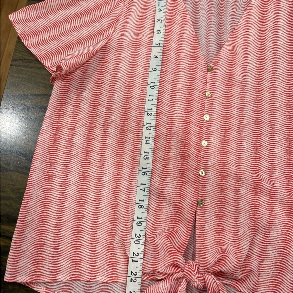 MICHAEL Michael Kors red Wave Button-Down Blouse - Picture 6 of 9